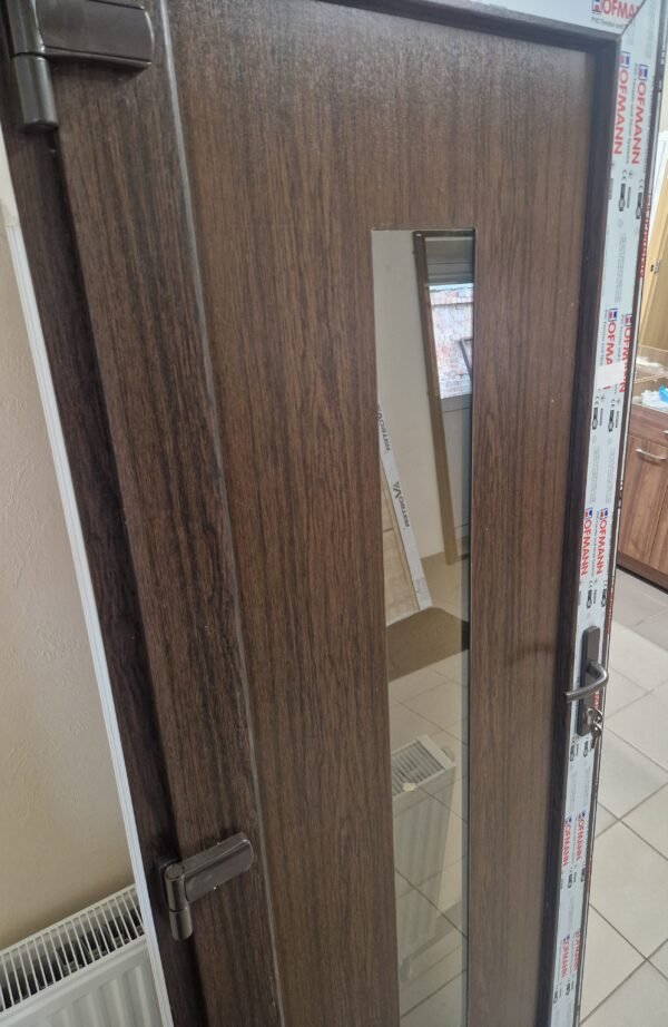 Durys 6 6 6 6 Plastikinės durys su stiklu