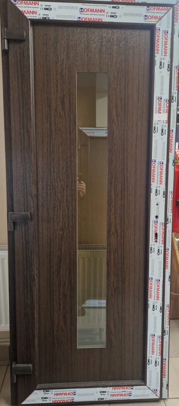 Durys 6 Plastikinės durys su stiklu