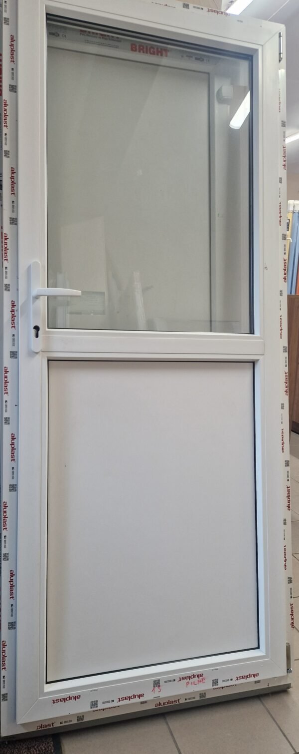 Plastikinės durys su stiklu Plastikinės durys su stiklu